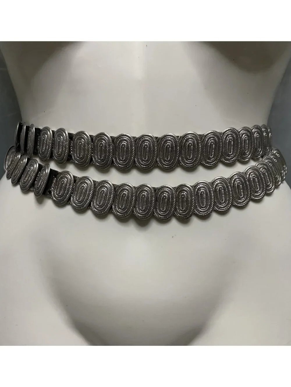 Vintage Silver Tone 49” Metal Oval Concho Medallion Stretch Elastic Waist Belt
